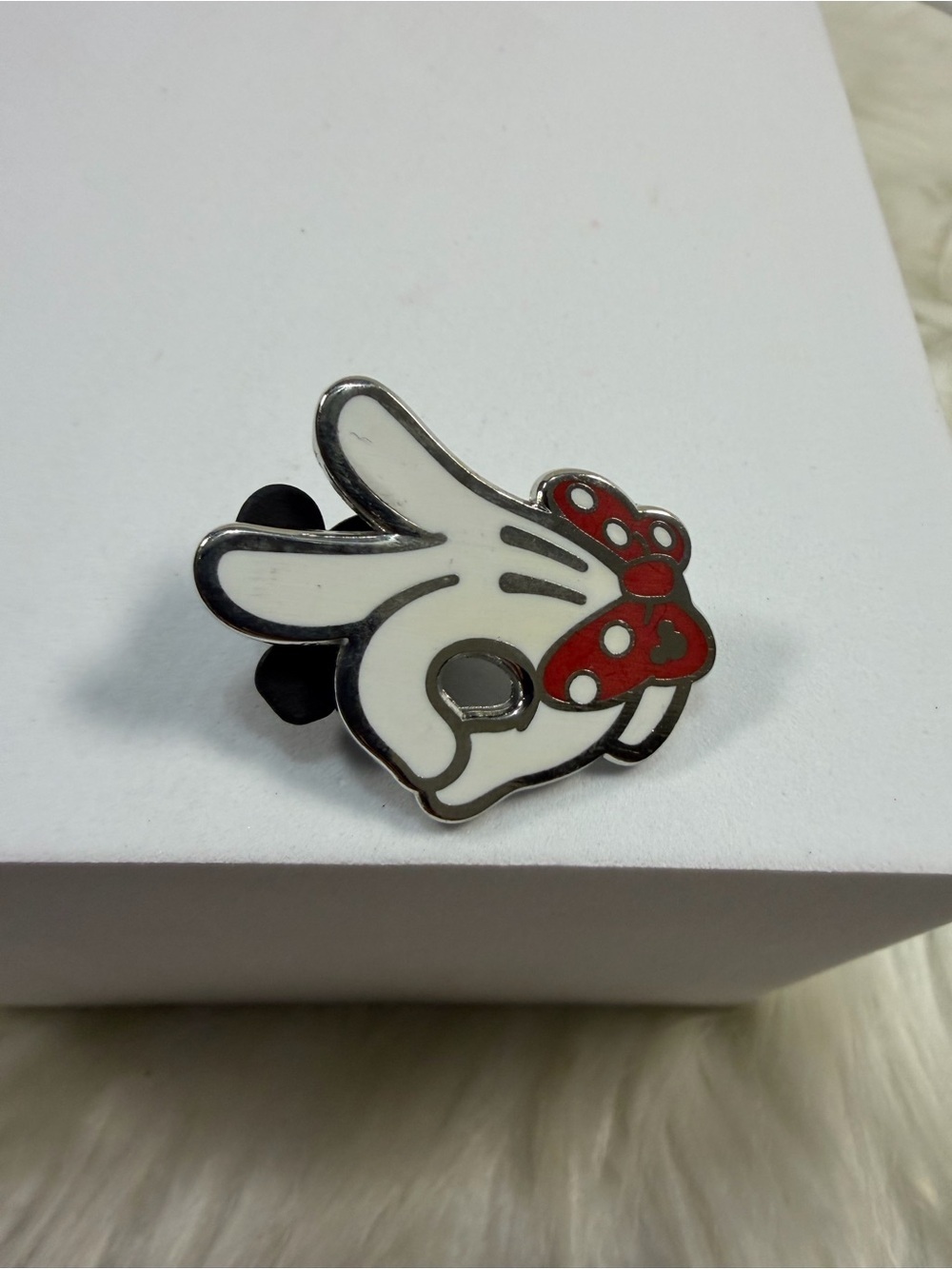 💙3/$20💙 DISNEY Glove Enamel Pin with Red Polka Dot Bow